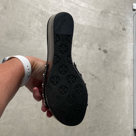 Tory Burch The Patti wedge patent leather sandal - Picture 5 of 8